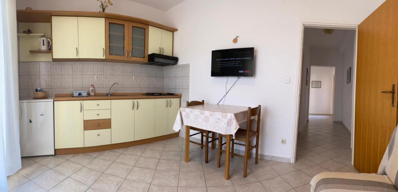 The Ana Apartments Комижа Экстерьер фото
