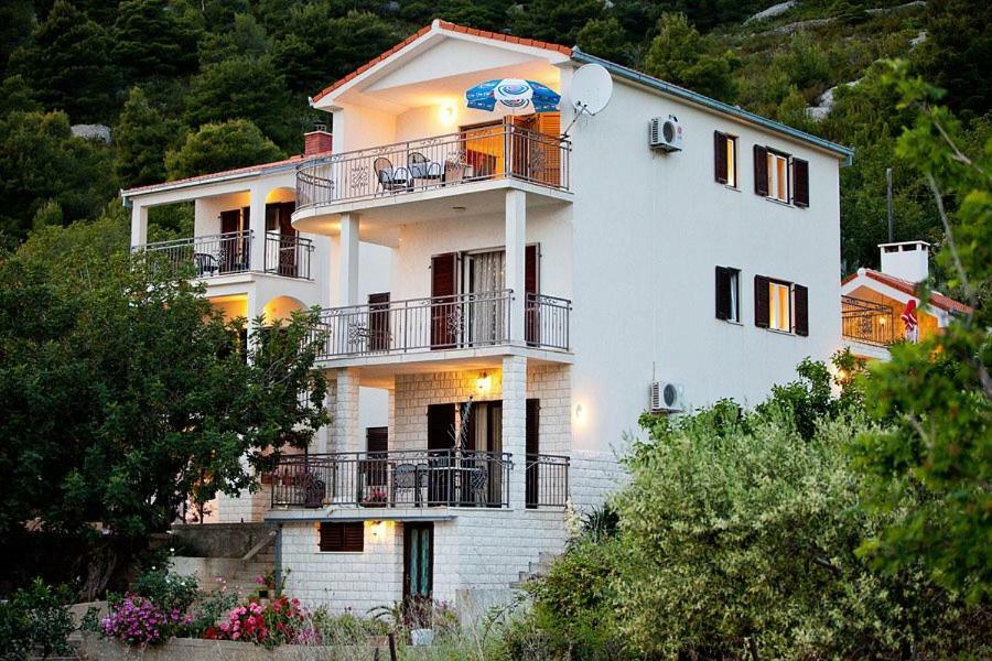 The Ana Apartments Комижа Экстерьер фото